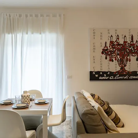 G20 Modern - Center Apartment Bari
