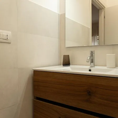 G20 Modern - Center Apartment Bari